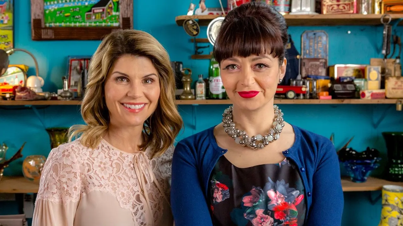 Garage Sale Mysteries: Picture a Murder backdrop