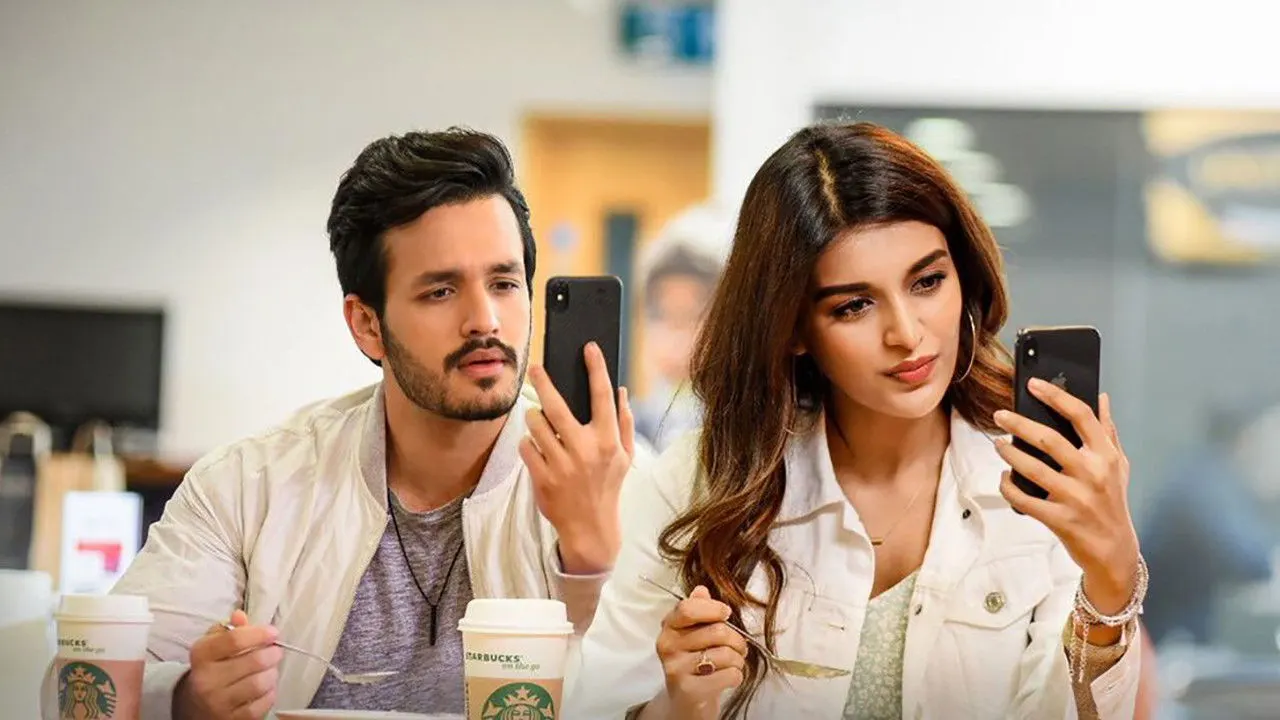 Mr. Majnu backdrop
